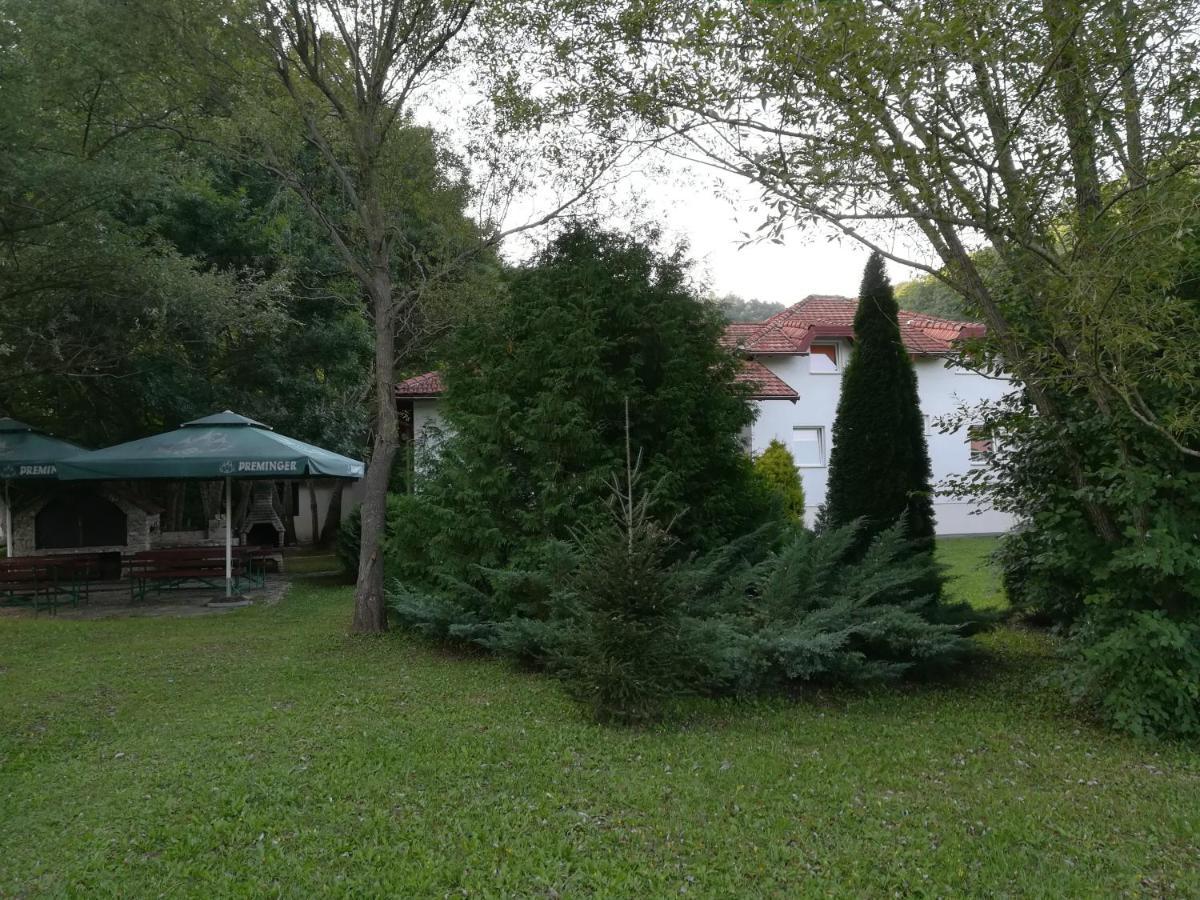 Villa Nana Kulen Vakuf Exterior foto